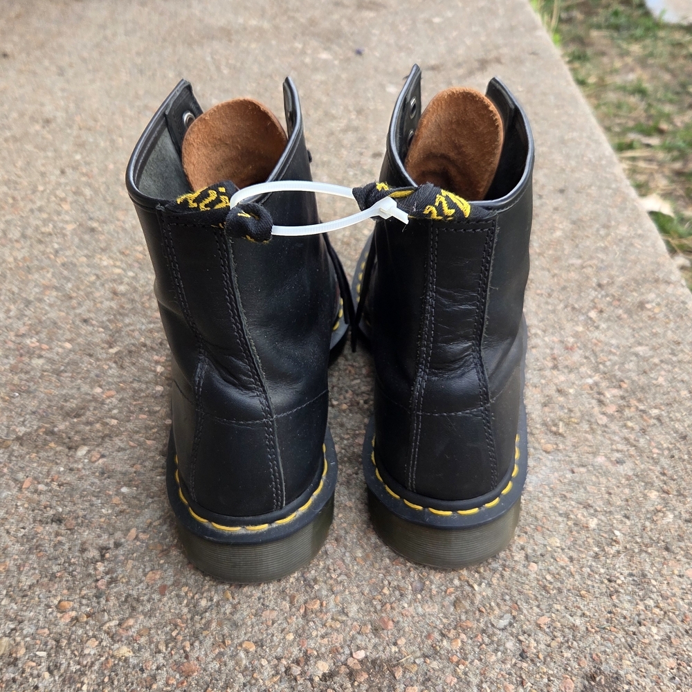 Dr. Martens Two-Tone Black and Brown Leather Combat Boots size 9 Mens - Picture 2 of 5